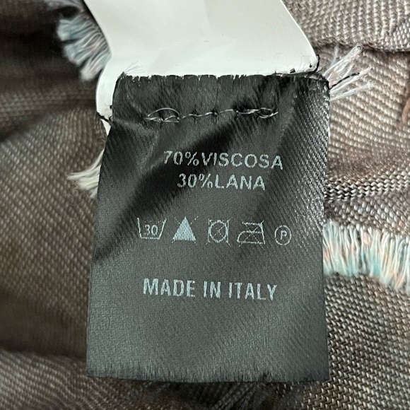 Hörst Double Sided Floral and Paisley Pattern Wrap Around Scarf - Picture 10 of 11